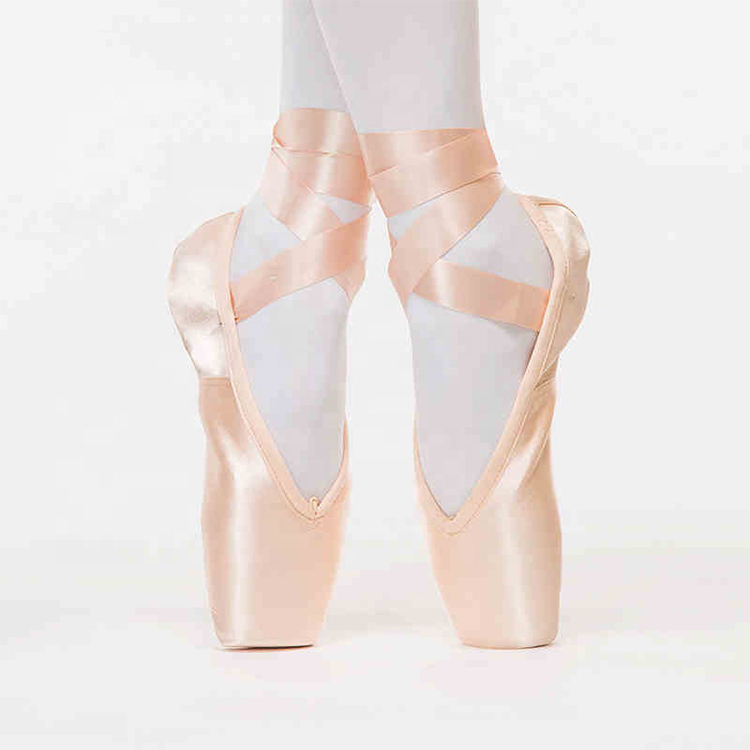 Vmesni baletni čevlji