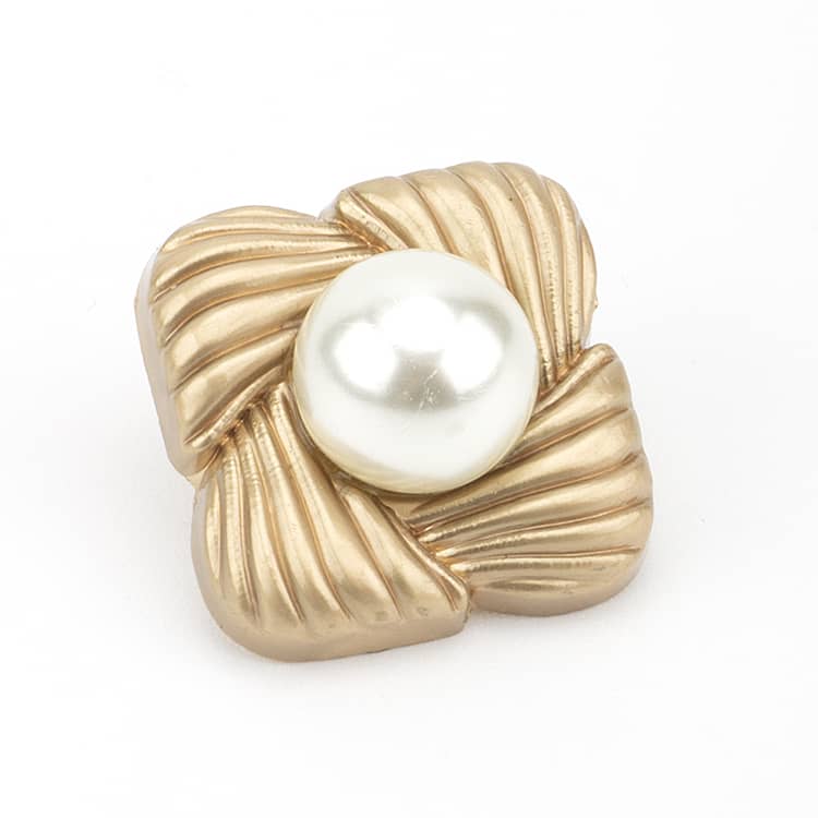 Pearl clothing buttons