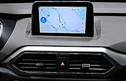 Hochauflösende Auto-GPS-Audio- und Videonavigation - ein Muss für neue Autofahrer